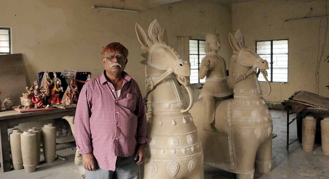 Lala Pandit with his 'Horses', 2016, Patna In UMSAS studio @folkartopedia